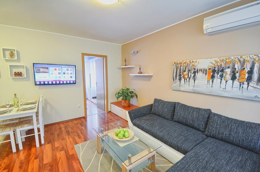 E&E Apartment Arena With Free Private Parking Pula Exterior foto